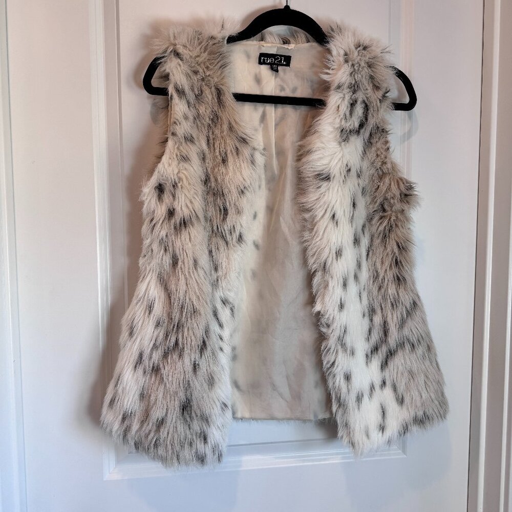 Rue21 Faux Fur Vest Women Small Medium Cream Spotted Cozy Glam Mob Wife